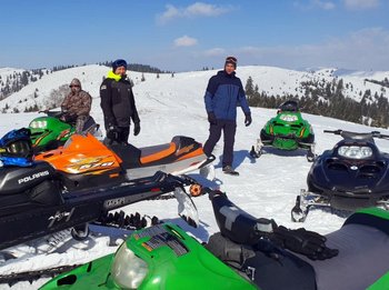 Gyimesek felfedezése motoros szánon