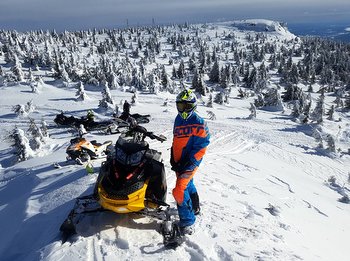 Motoros hószántúra a Hargitán