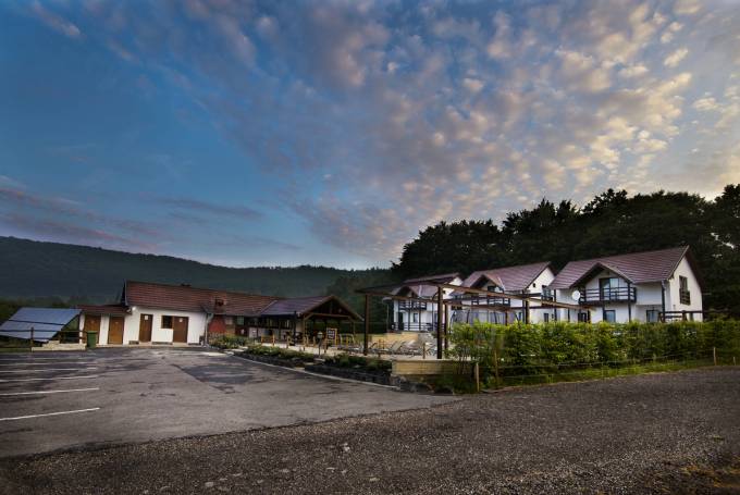 Pallós Apartments