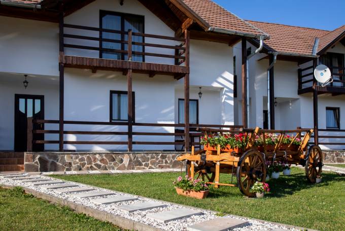 Pallós Apartments