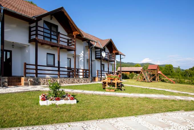 Pallós Apartments