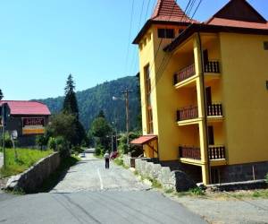 Fenyő Villa, photo 2 of 13