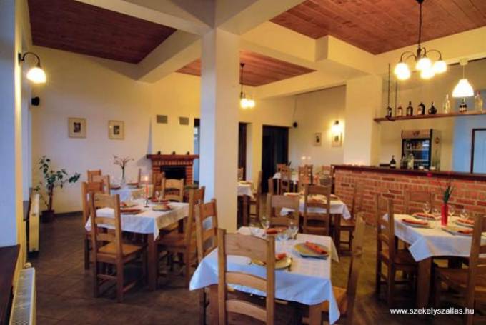 Várdomb Panzió és Étterem