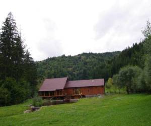 CrossLine Lodge, photo 3 of 20