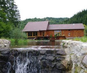 CrossLine Lodge, photo 5 of 20