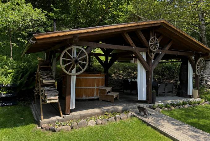 Emerald Chalet