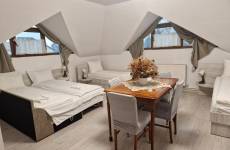 Gazdaságos négyágyas szoba – 28 m²-es, praktikus családi szoba