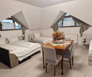 Gazdaságos négyágyas szoba – 28 m²-es, praktikus családi szoba