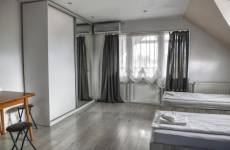 Négyágyas szoba – 30 m²-es, udvarra néző szoba
