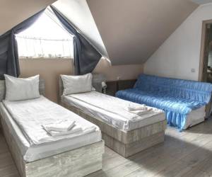 Négyágyas szoba – 30 m²-es, udvarra néző szoba