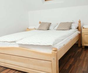 Emeleti nagy franciaágyas szoba – világos szoba pároknak