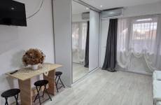 Erkélyes háromágyas szoba – 20 m²-es szoba terasszal