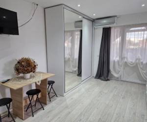 Erkélyes háromágyas szoba – 20 m²-es szoba terasszal