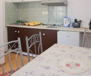 5. számú apartman (1 db 3 fős szoba, konyha, 1 fürdőszoba)