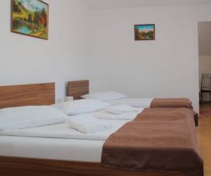 5. számú apartman (1 db 3 fős szoba, konyha, 1 fürdőszoba)