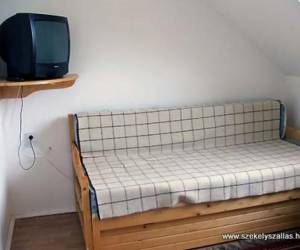 2 franciaágyas + 1 szimpla ágy