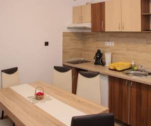 2. számú apartman (2 hálószoba, konyha, 1 fürdőszoba)