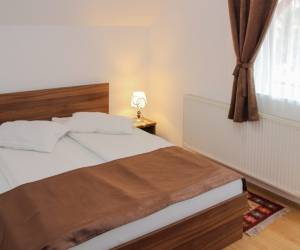 4. számú apartman (2 hálószoba, konyha, 1 fürdőszoba)
