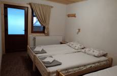 Standard háromágyas szobák – Saját fürdőszobával