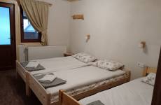 Standard háromágyas szobák – Saját fürdőszobával