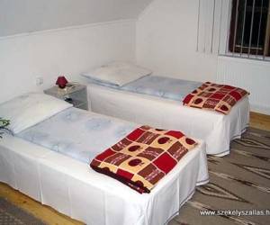 Négyágyas szoba