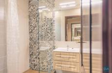 Háromágyas szoba erkéllyel – Saját fürdőszobával és szaunával