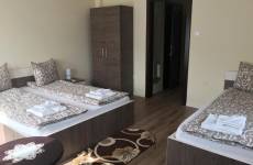 Háromágyas szoba erkéllyel – Saját fürdőszobával és szaunával