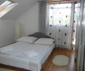 Franciaágyas + 2 személyes kanapé