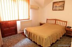 Franciaágyas + 1 szimpla ágy