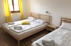 Franciaágyas + 1 szimpla ágy