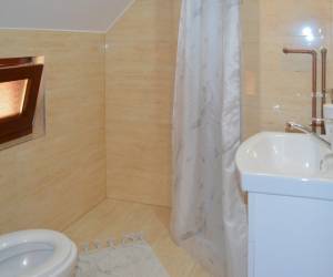Csűr 1 – 4 db 3 ágyas szoba - Kényelmes vendégszobák közös konyhával
