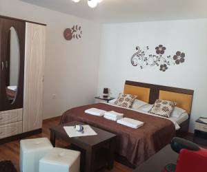 Deluxe franciaágyas svédasztalos reggelivel