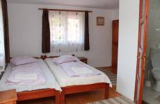 Szoba franciaággyal és erkéllyel