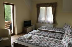 Négyágyas szoba saját fürdőszobával – Kényelmes családi elhelyezés