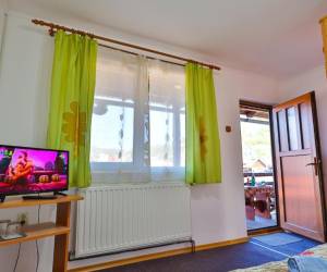 Kétszemélyes szoba erkéllyel és folyóra néző kilátással (20 m²)