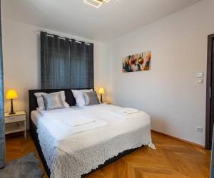 Cedrus szoba – teraszkapcsolatos, világos pihenőtér