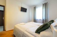 Larix szoba – kényelmes pihenés okos TV-vel