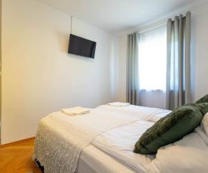 Larix szoba – kényelmes pihenés okos TV-vel