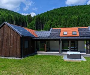 Villa jakuzzival – privát wellnessélmény az erdő szélén