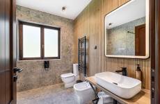 Villa jakuzzival – privát wellnessélmény az erdő szélén