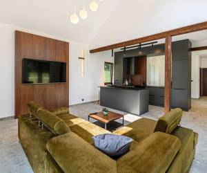 Villa jakuzzival – privát wellnessélmény az erdő szélén