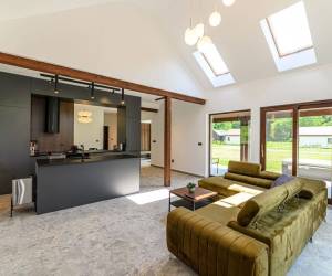 Villa jakuzzival – privát wellnessélmény az erdő szélén