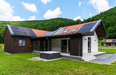 Villa jakuzzival – privát wellnessélmény az erdő szélén