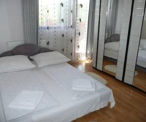 Franciaágyas + 1 szimpla ágy
