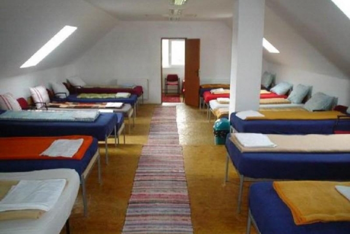 Room with 16 beds
