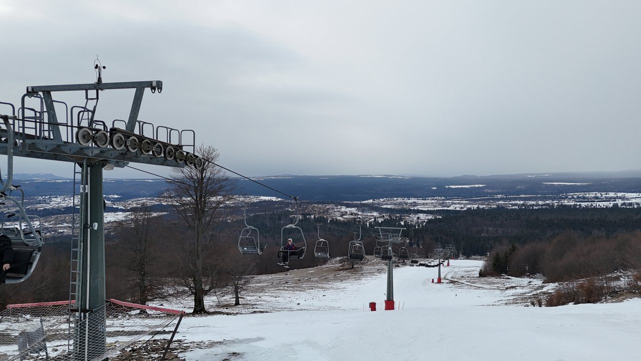 A SkiVarság ülőliftje és panorámája